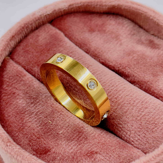 GOLDEN ROUND RING